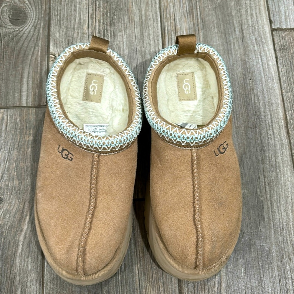 Ugg tazz platform slippers good condition size 38 (24cm )